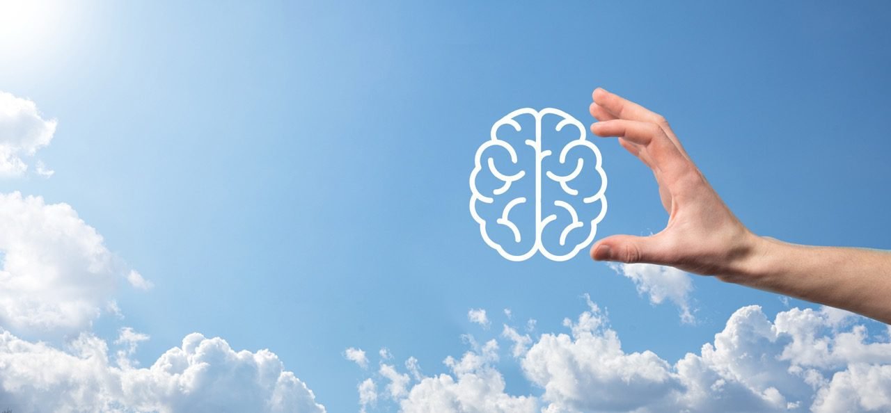 Pessoa analisando diferentes tipos de autoestima em terapia