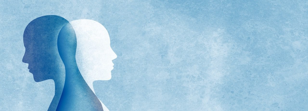 Pessoa refletindo sobre erros comuns no desenvolvimento da autoestima