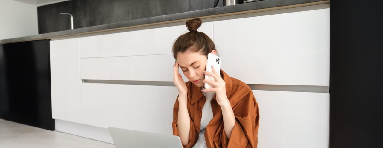 Psicóloga Luana Amaral oferecendo terapia online para estresse e sobrecarga emocional, ajudando na organização das emoções e no alívio da tensão do dia a dia.