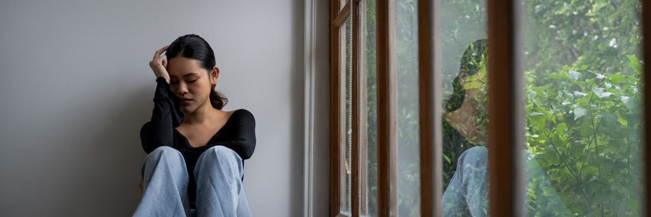 Ilustração do cérebro humano mostrando áreas ativadas pela ansiedade