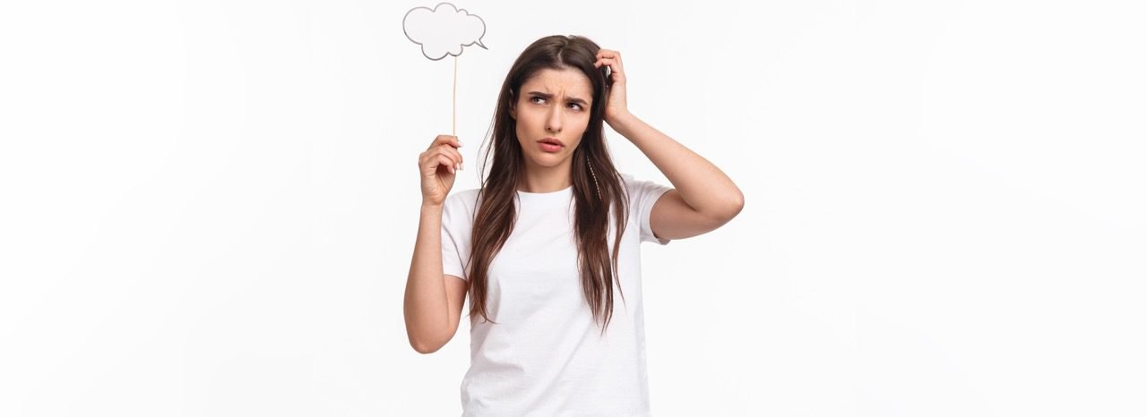 Pessoa com expressão de dúvida refletindo sobre suas escolhas