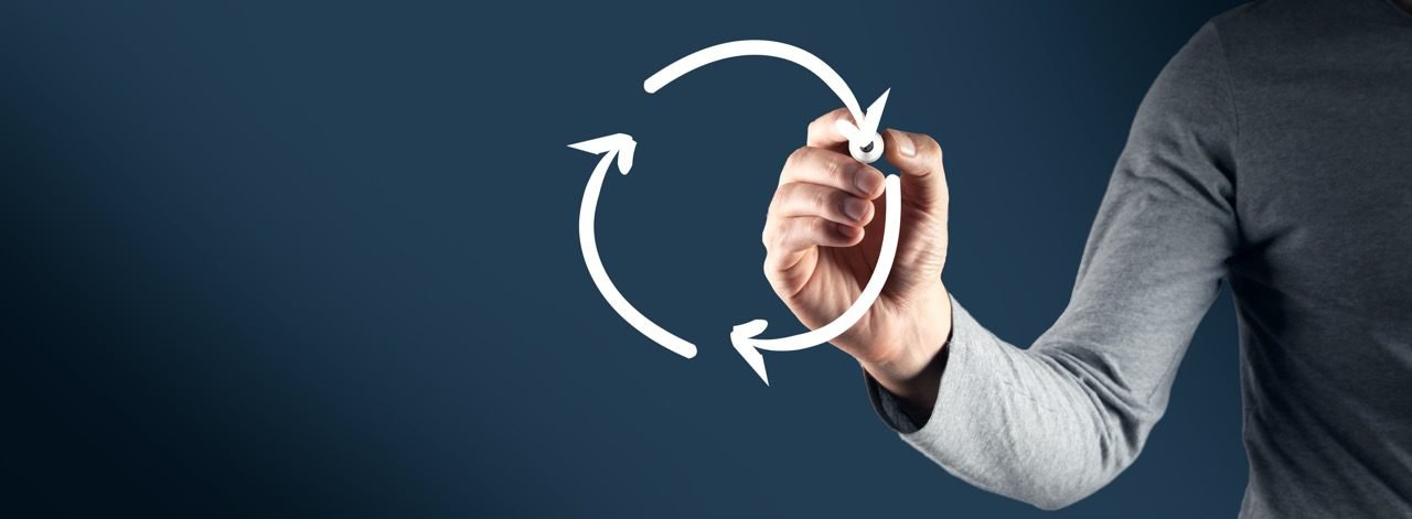 Pessoa olhando para frente simbolizando um novo ciclo de vida