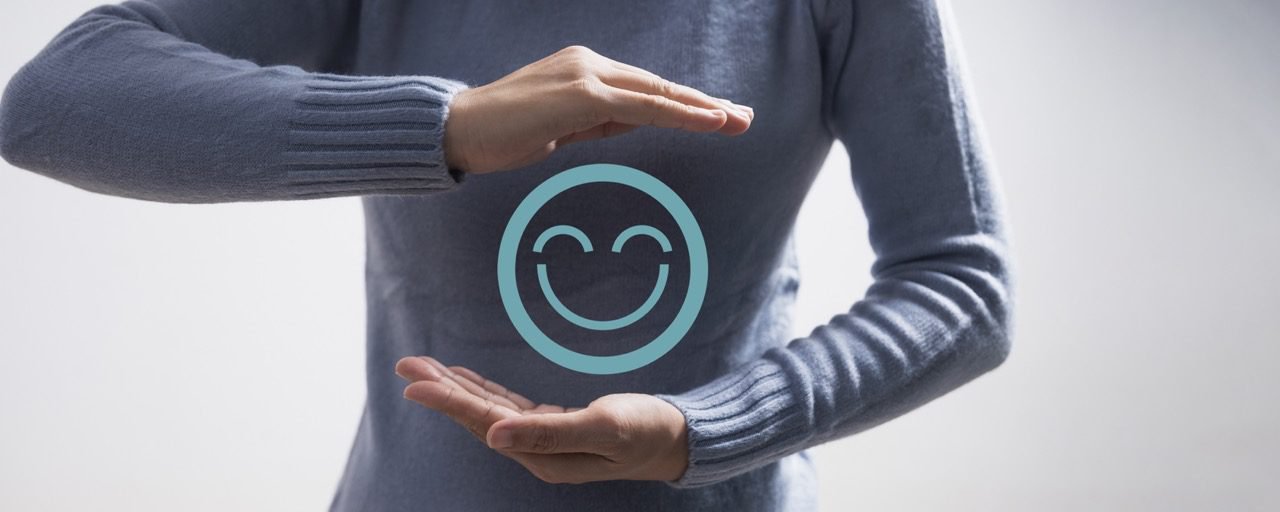 Psicóloga Luana Amaral sorrindo, representando acolhimento e segurança emocional