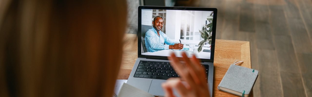 Pessoa buscando terapia para autoconhecimento